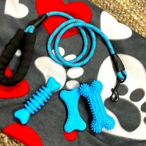 New 🆕🐾Puppy/Small/Medium SizedDog Pet Packs 🆕🐾Fleece Blanket, Leash & Chew Toys